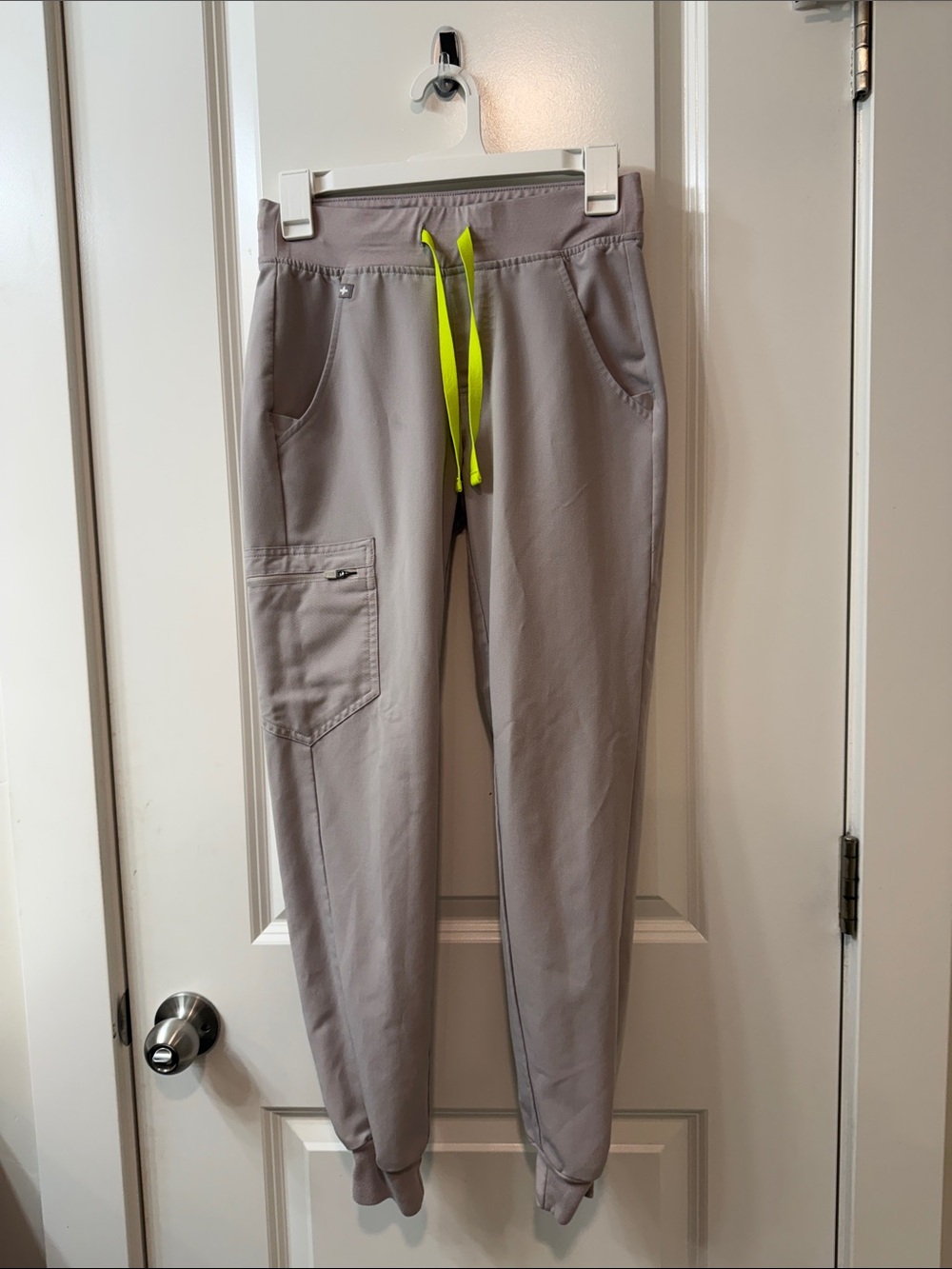 FIGS Silver arrow Jogger Pants💚
